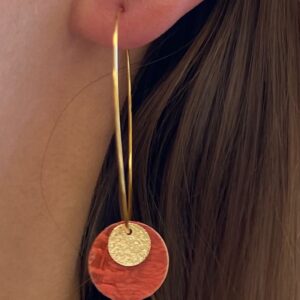 Boucles d'oreilles pendantes dorées - framboise Cuir de Carpe de Dombes