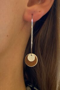 Boucles d'oreilles pendantes argentées - caramel Cuir de Carpe de Dombes