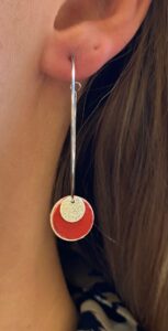 Boucles d'oreilles pendantes argentées - rouge Cuir de Carpe de Dombes