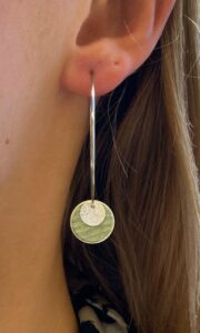 Boucles d'oreilles pendantes argentées - pistache Cuir de Carpe de Dombes