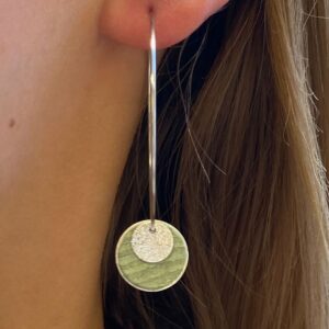 Boucles d'oreilles pendantes argentées - pistache Cuir de Carpe de Dombes