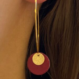 Boucles d'oreilles pendantes dorées - fuchsia Cuir de Carpe de Dombes