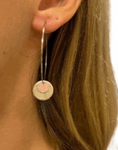 Boucles d'oreilles pendantes argentées - blanc irisé Cuir de Carpe de Dombes COLLECTION NOËL 2025