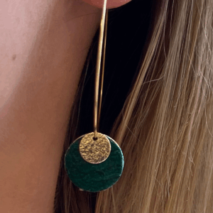 Boucles d'oreilles pendantes dorées - vert sapin Cuir de Carpe de Dombes