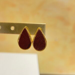 Puces d'oreilles gouttes bordeaux doré en cuir de carpe de Dombes