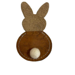 Porte-couverts lapin caramel en Cuir de Carpe de Dombes