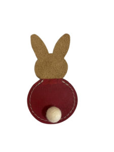 Porte-couverts lapin fuschia en Cuir de Carpe de Dombes