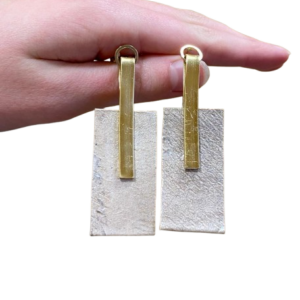 Boucles d'oreilles rectangles blanc irisé doré Cuir de Carpe de Dombes