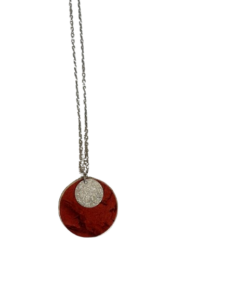 Collier argenté Cuir de Carpe de Dombes - framboise